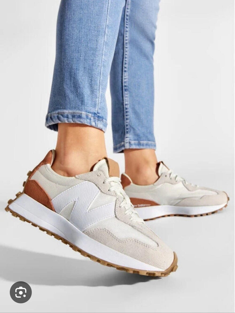 New Balance 327 Sneakers in White and Tan Women's 6